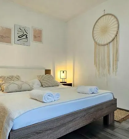 Apartment Apartman Fjaka